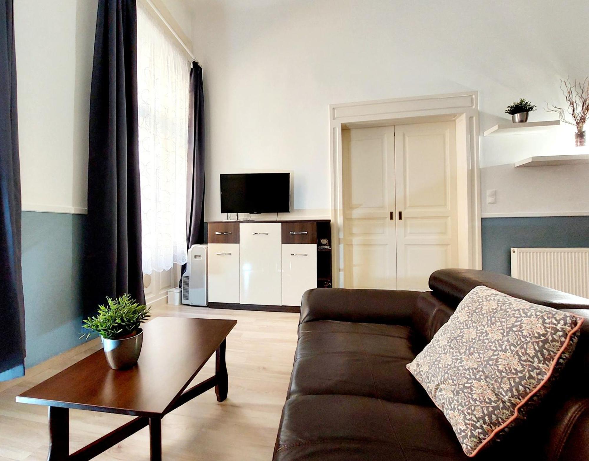 Eoetvoes Apartman بودابست المظهر الخارجي الصورة